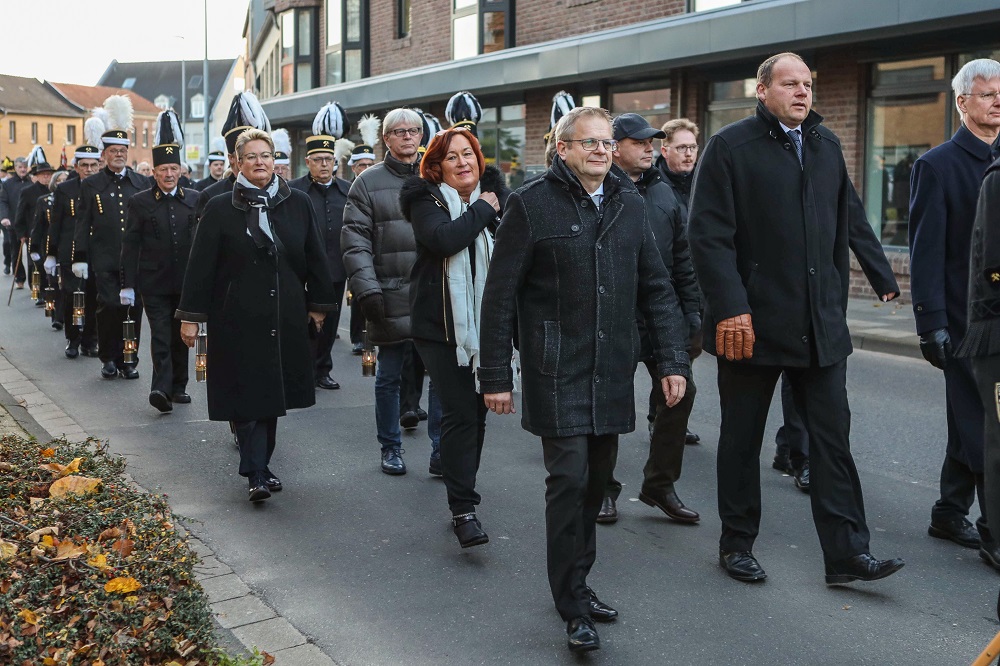 Thomas Schnelle gemeinsam mit Brgermeister Bernd Jansen bei der Bergparade